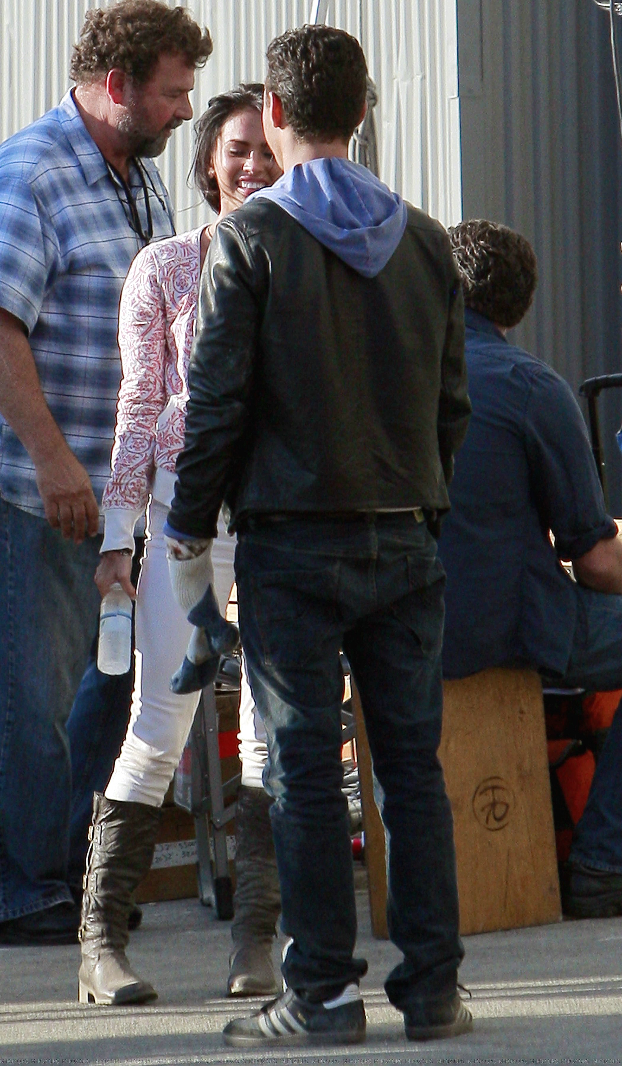 13998_Shia_LaBeouf_3_Megan_Fox_21-8-08_122_92lo.jpg 13998_Shia_LaBeouf_3_Megan_Fox_21-8-08_122_92lo.jpg
