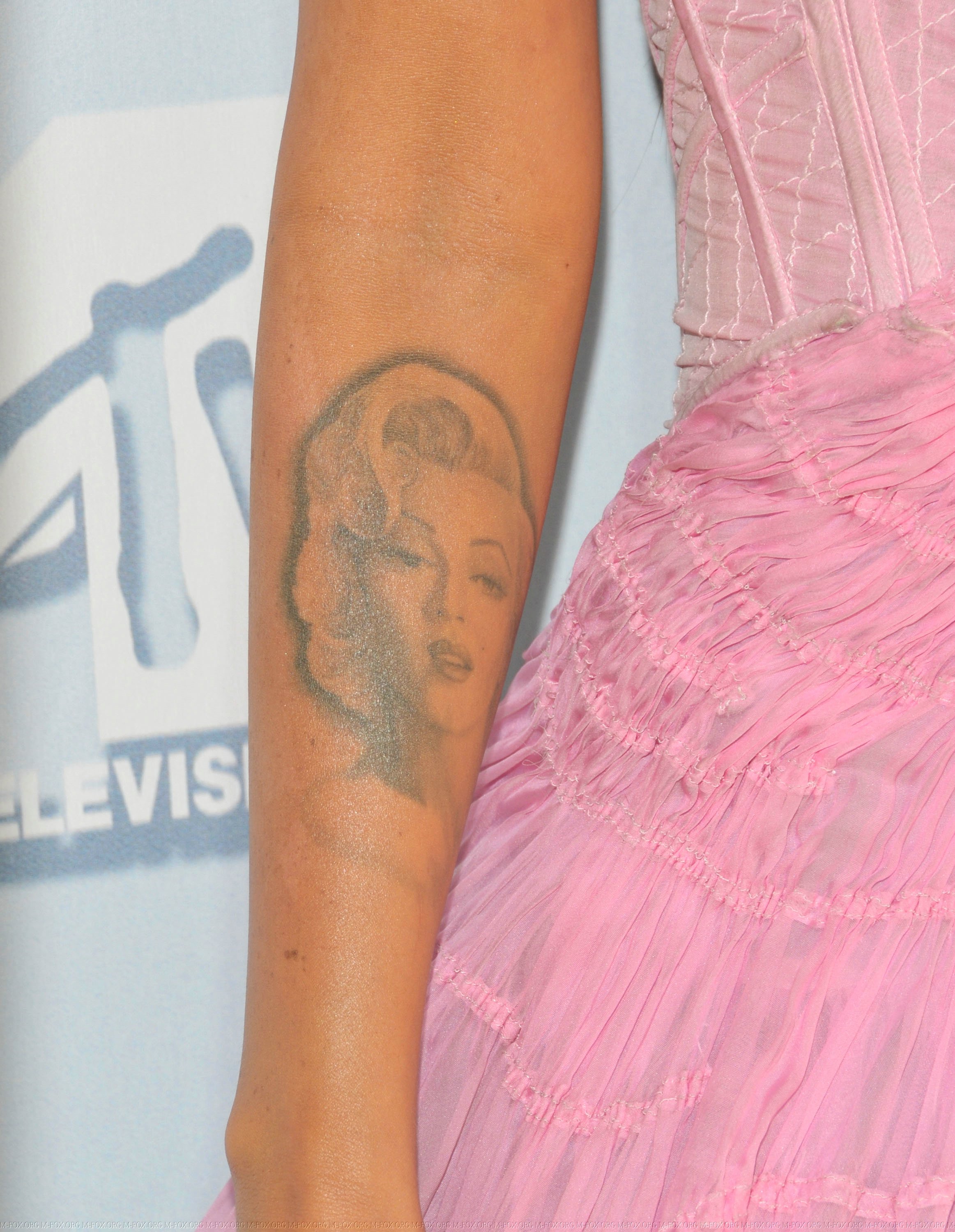 86734-megan-fox-2008-mtv-movie-awards-arrivals-14-.jpg 86734-megan-fox-2008-mtv-movie-awards-arrivals-14-.jpg