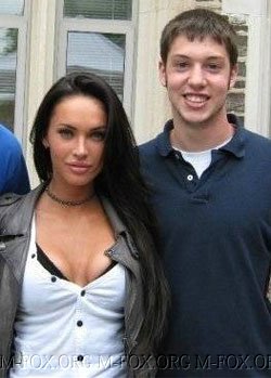 transformers-jun26-megan-fox-princeton-pose.jpg transformers-jun26-megan-fox-princeton-pose.jpg