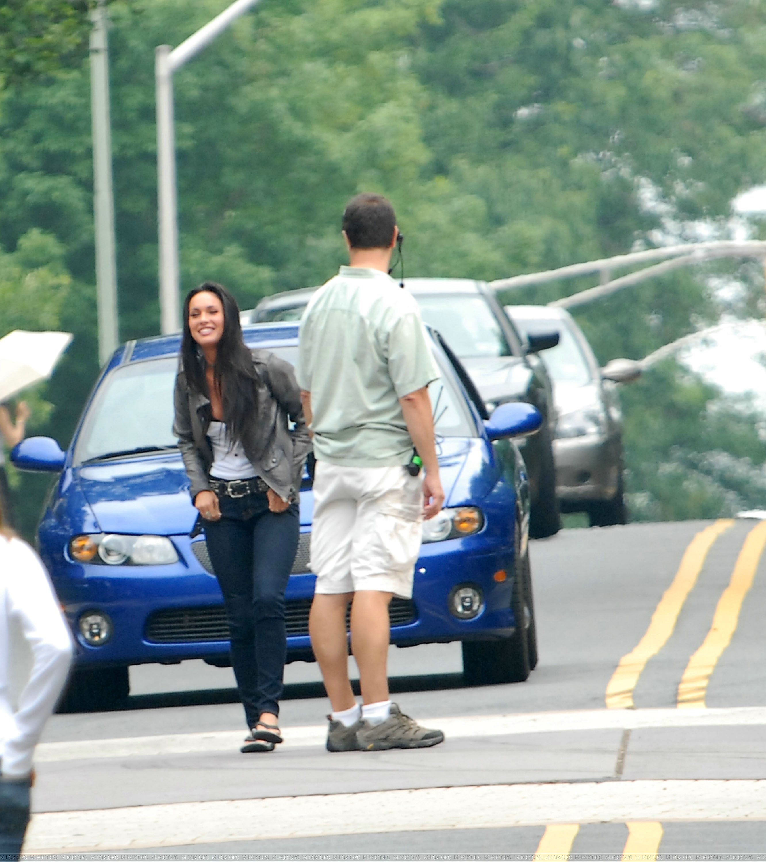 29478_megan_fox_on_set_pics_951_122_461lo.jpg 29478_megan_fox_on_set_pics_951_122_461lo.jpg