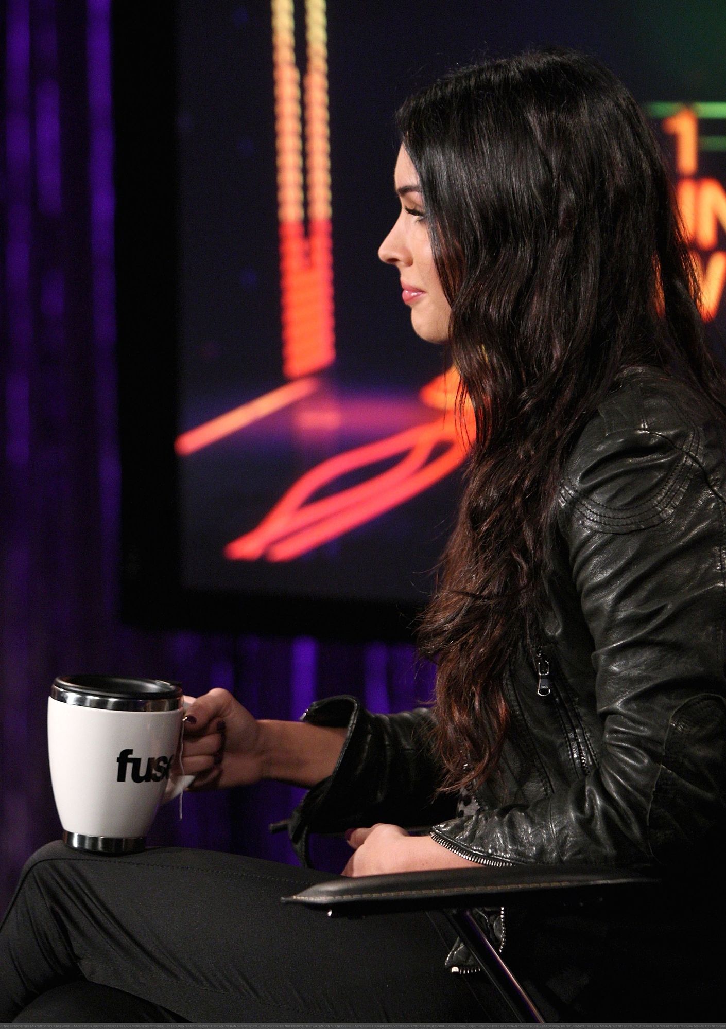 52986-megan-fox-visits-fuse5s-no-1-countdown-1-cou.jpg 52986-megan-fox-visits-fuse5s-no-1-countdown-1-cou.jpg