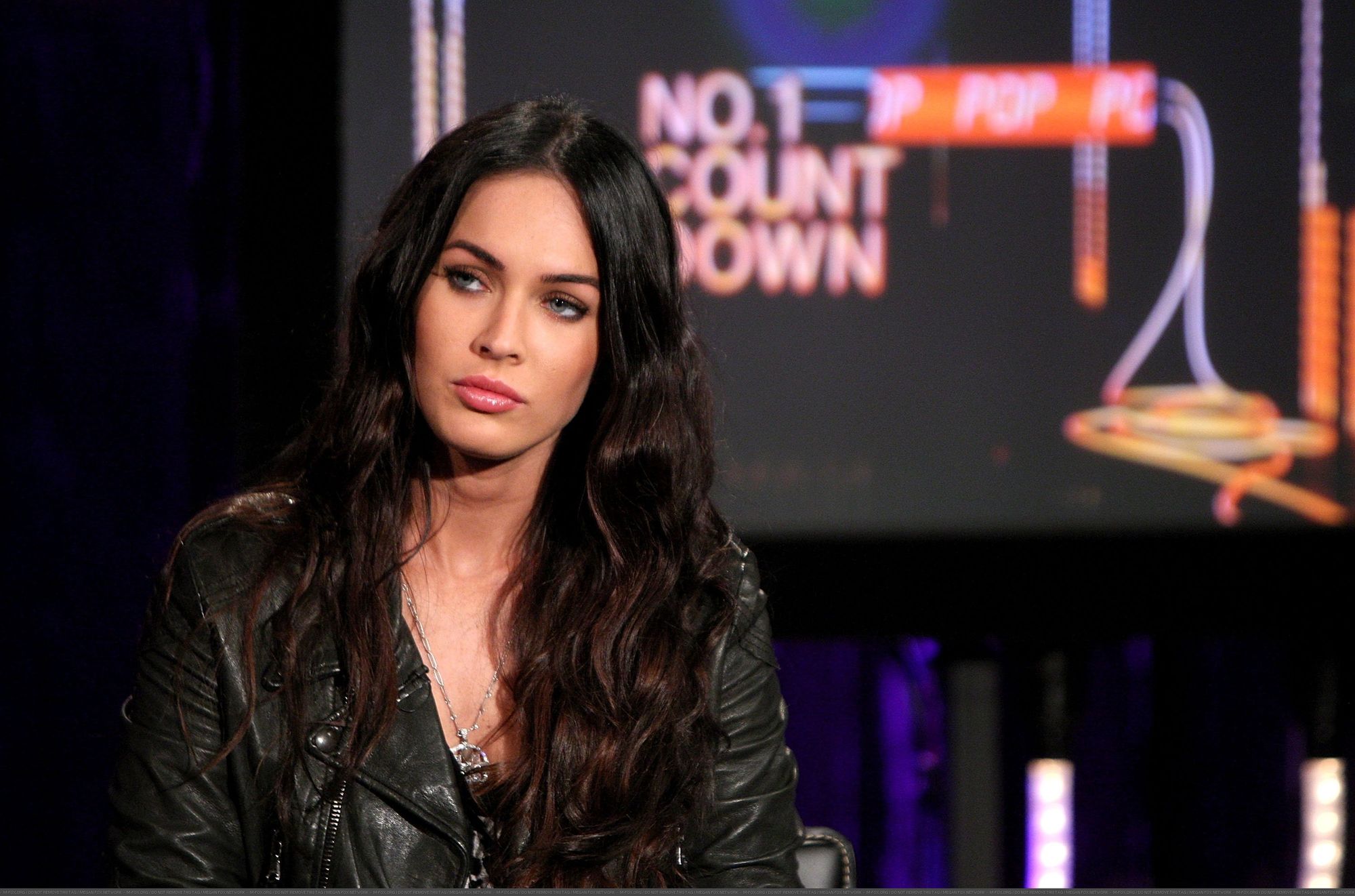 53419-megan-fox-visits-fuse5s-no-1-countdown-1-cou.jpg 53419-megan-fox-visits-fuse5s-no-1-countdown-1-cou.jpg