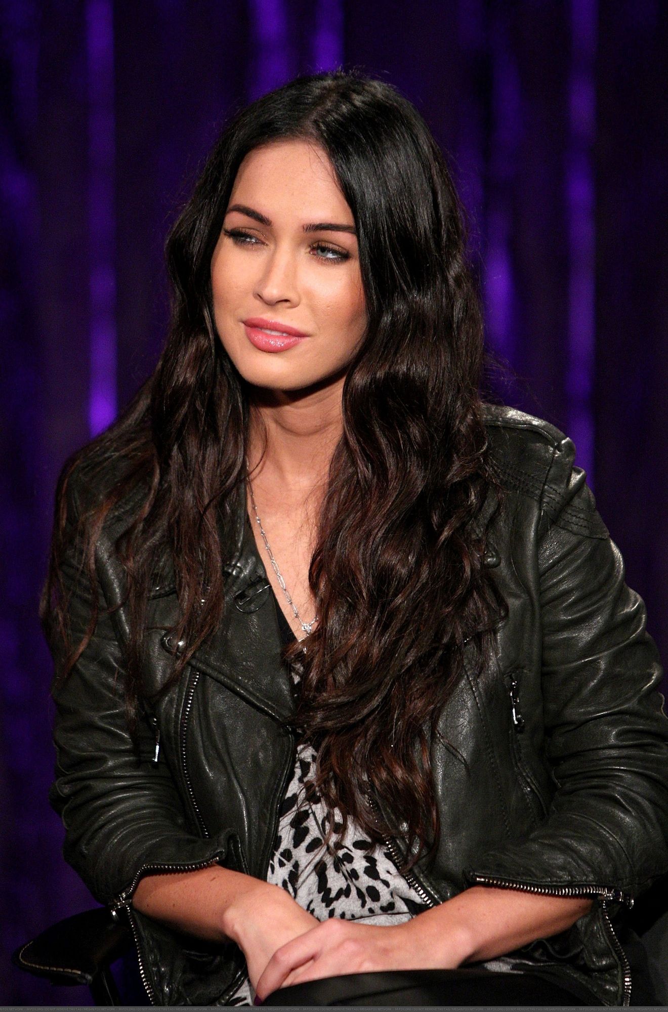 53845-megan-fox-visits-fuse5s-no-1-countdown-1-cou.jpg