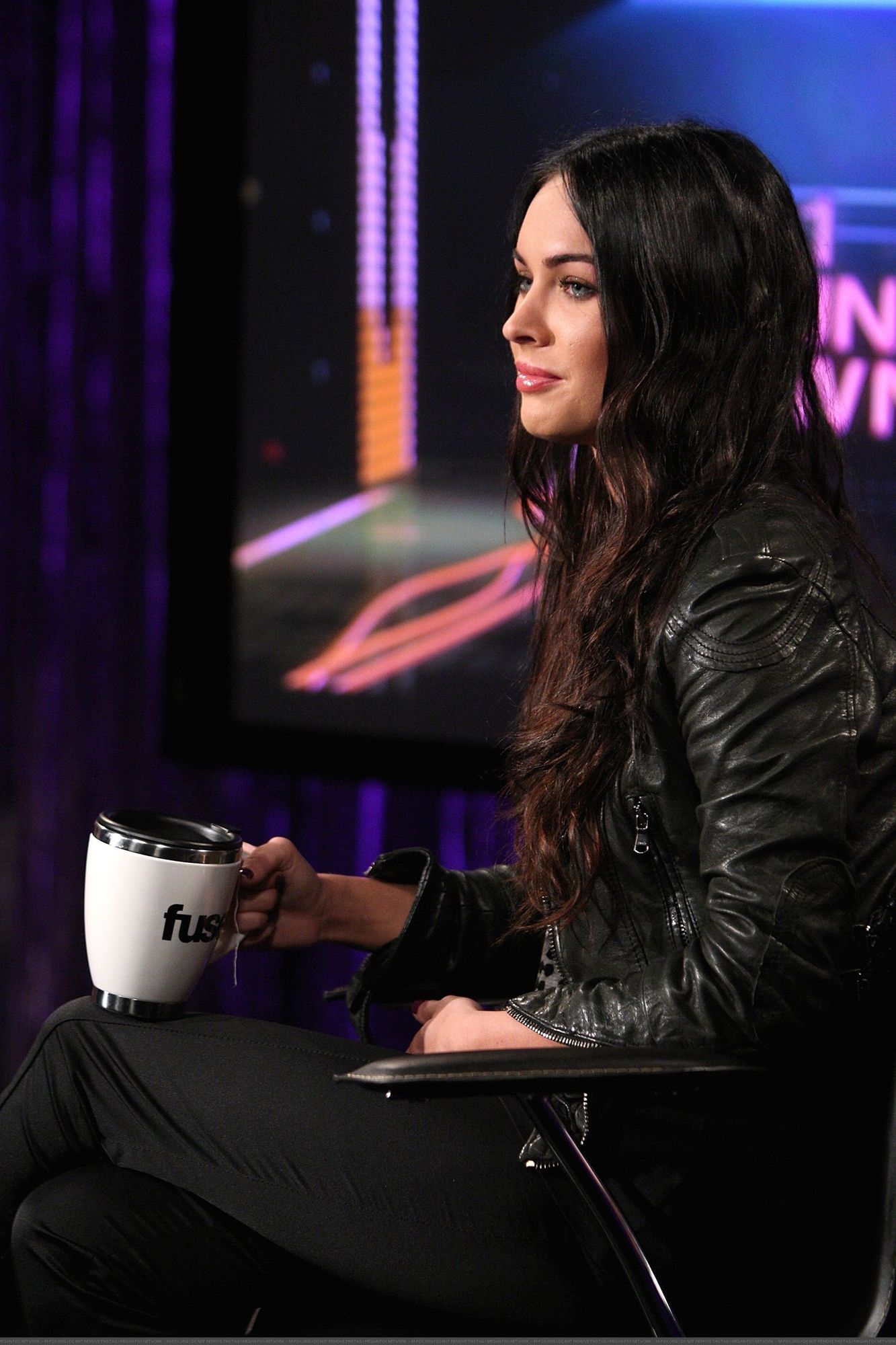 53994-megan-fox-visits-fuse5s-no-1-countdown-1-cou.jpg 53994-megan-fox-visits-fuse5s-no-1-countdown-1-cou.jpg