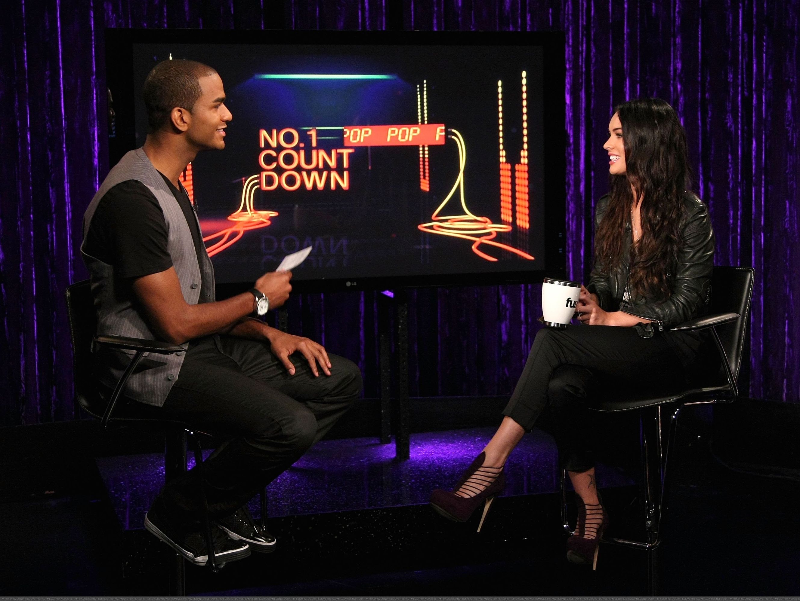 54328-megan-fox-visits-fuse5s-no-1-countdown-1-cou.jpg 54328-megan-fox-visits-fuse5s-no-1-countdown-1-cou.jpg