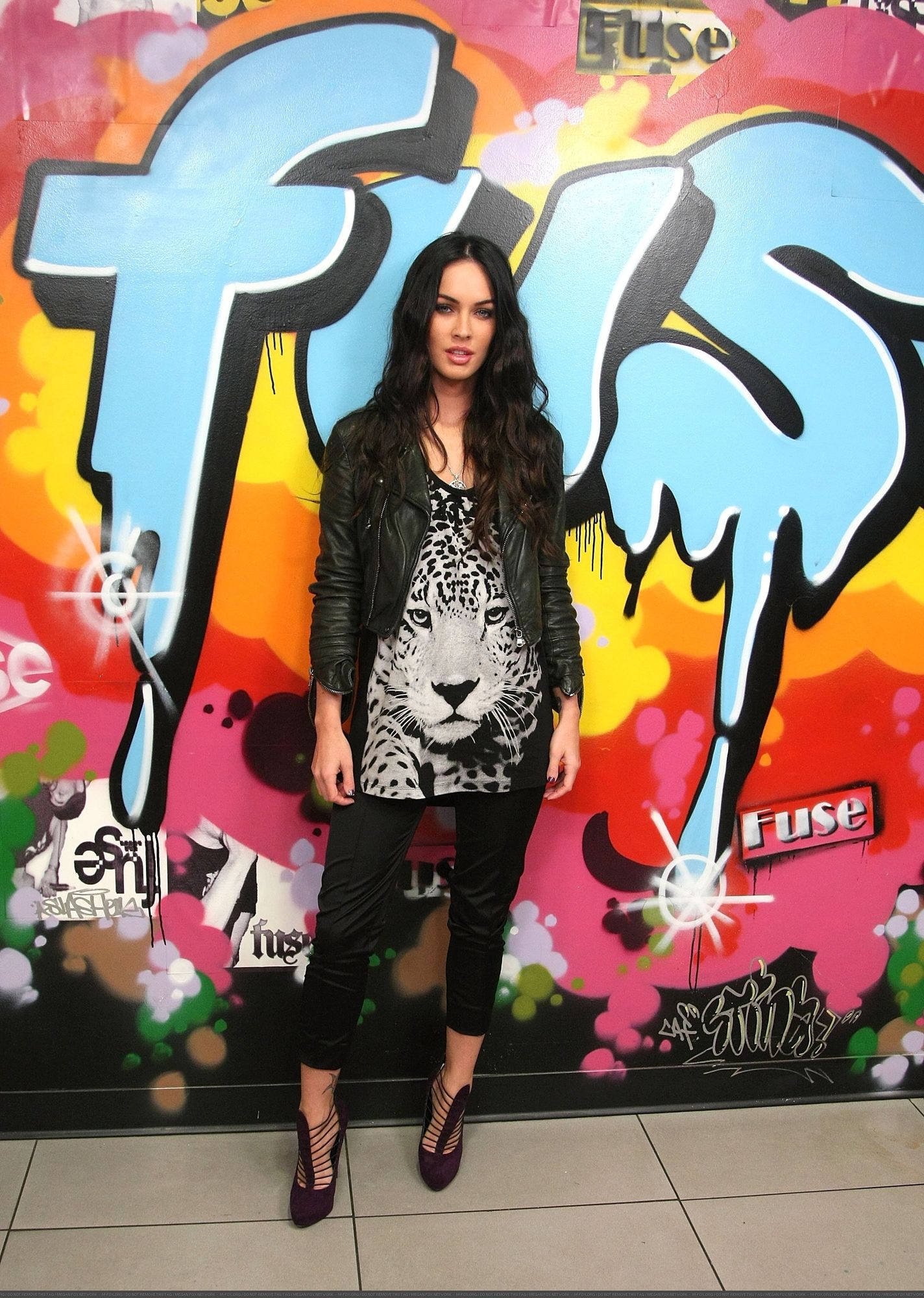 54423-megan-fox-visits-fuse5s-no-1-countdown-1-cou.jpg 54423-megan-fox-visits-fuse5s-no-1-countdown-1-cou.jpg