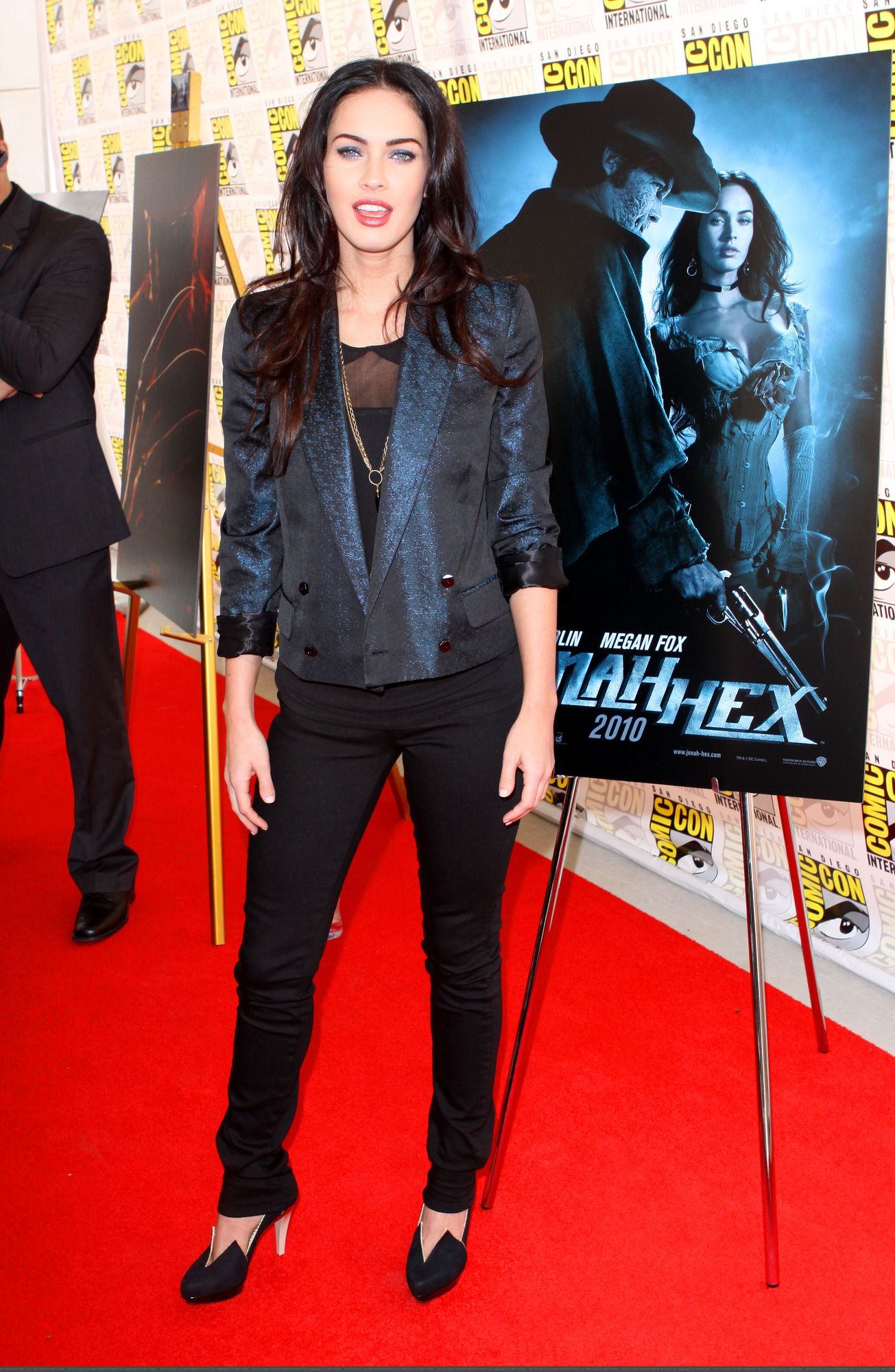 04917_celeb-city_org-The_Elder-Megan_Fox_2009-07-24_-_Jonah_Hex5_press_presentation_at_the_San_Diego_Comic_Con_2106_122_77lo.jpg 04917_celeb-city_org-The_Elder-Megan_Fox_2009-07-24_-_Jonah_Hex5_press_presentation_at_the_San_Diego_Comic_Con_2106_122_77lo.jpg