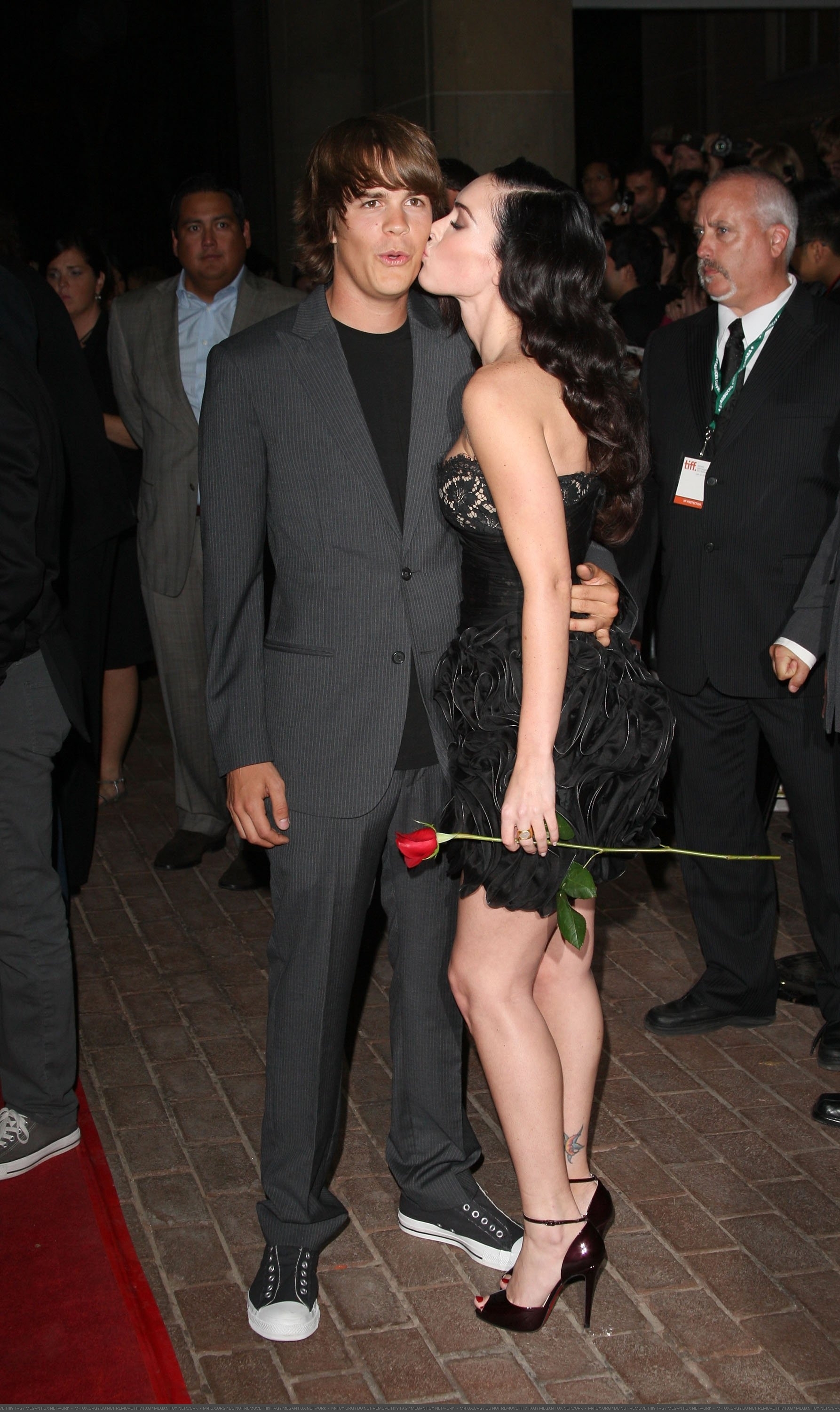 66316_Celebutopia-Megan_Fox-Jennifer94s_Body_Premiere_during_2009_Toronto_International_Film_Festival-06_122_566lo.jpg