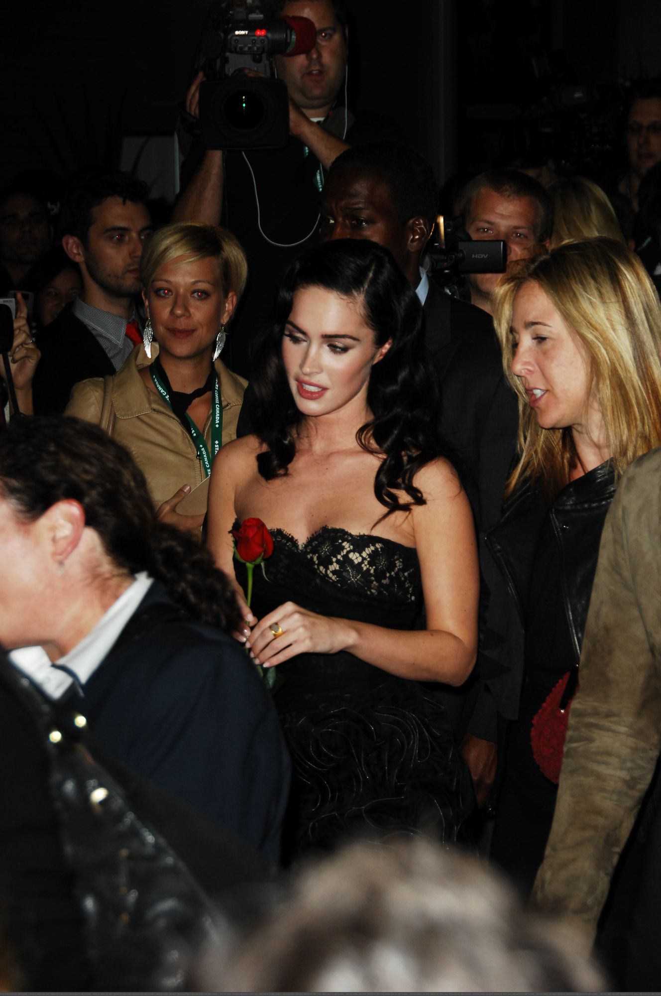 12877_megan_fox_4_tikipeter_celebritycity_012_122_337lo.jpg