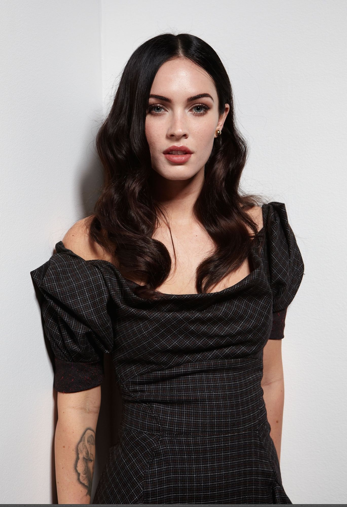 54819_Celebutopia-Megan_Fox-Jennifer88s_Body_Portraits_2009_Toronto_International_Film_Festival-11_122_207lo.jpg 54819_Celebutopia-Megan_Fox-Jennifer88s_Body_Portraits_2009_Toronto_International_Film_Festival-11_122_207lo.jpg