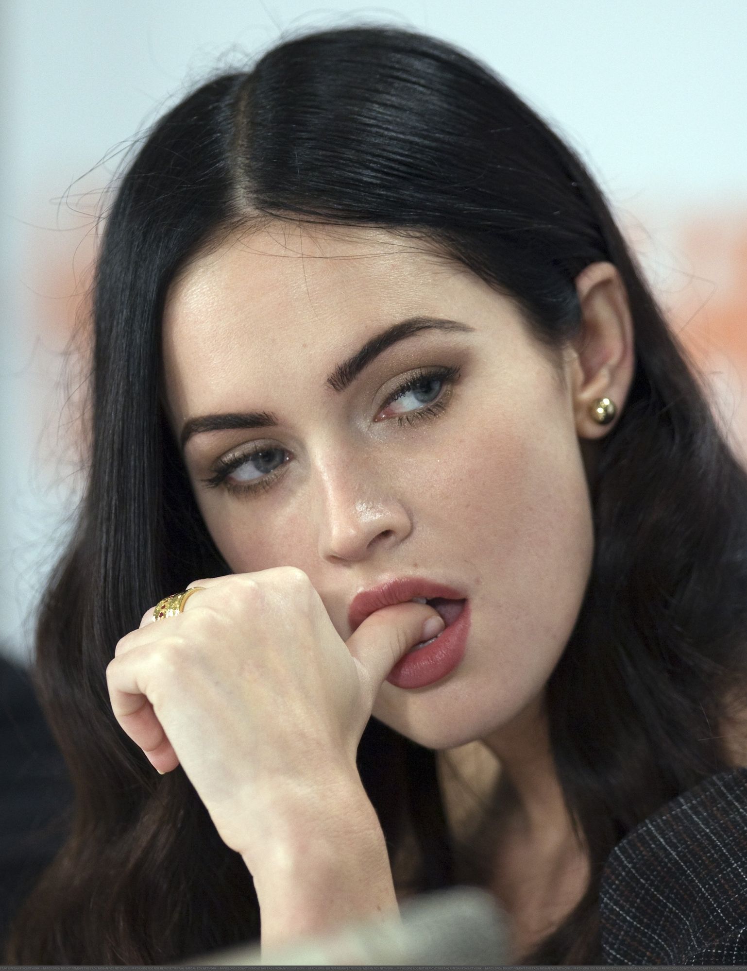 97399_Celebutopia-Megan_Fox-News_conference_for_the_movie_Jennifer32s_Body_in_Toronto-01_122_337lo.jpg 97399_Celebutopia-Megan_Fox-News_conference_for_the_movie_Jennifer32s_Body_in_Toronto-01_122_337lo.jpg