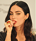 24774_celebrity-paradise_com-The_Elder-Megan_Fox_2009-09-10_-_news_conference_for_Jennifer05s_Body_7167_122_345lo.jpg
