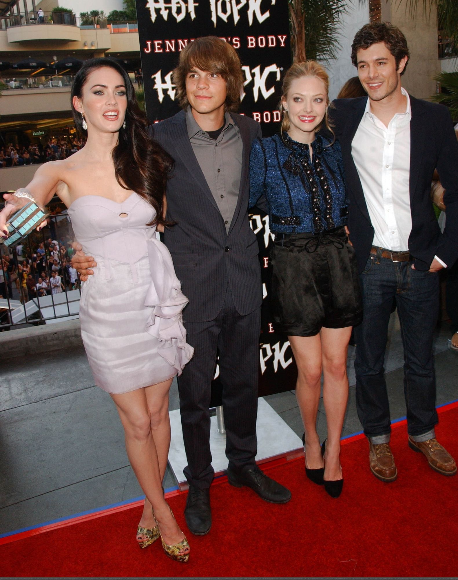 33873_Megan_Fox_attends_the_Jennifers_Body_Fan_Event_at_Hollywood_and_Highland_-_September_16_2009_7946__122_561lo.jpg 33873_Megan_Fox_attends_the_Jennifers_Body_Fan_Event_at_Hollywood_and_Highland_-_September_16_2009_7946__122_561lo.jpg
