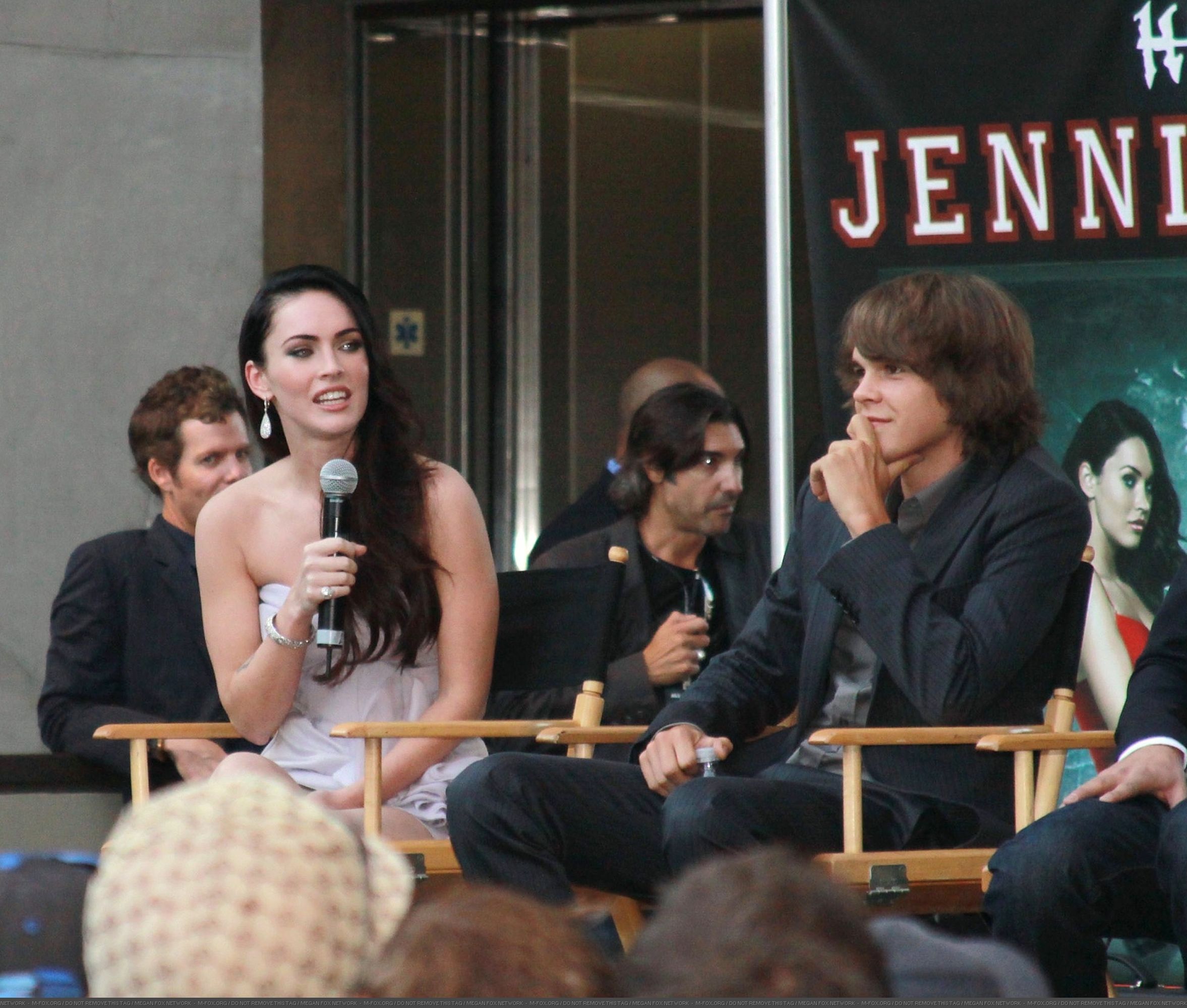 35435_Megan_Fox_attends_the_Jennifers_Body_Fan_Event_at_Hollywood_and_Highland_-_September_16_2009_083__122_183lo.jpg 35435_Megan_Fox_attends_the_Jennifers_Body_Fan_Event_at_Hollywood_and_Highland_-_September_16_2009_083__122_183lo.jpg
