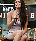 35222_Megan_Fox_attends_the_Jennifers_Body_Fan_Event_at_Hollywood_and_Highland_-_September_16_2009_81545__122_448lo.jpg