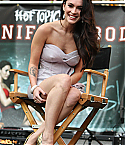 35694_Megan_Fox_attends_the_Jennifers_Body_Fan_Event_at_Hollywood_and_Highland_-_September_16_2009_31533__122_513lo.jpg