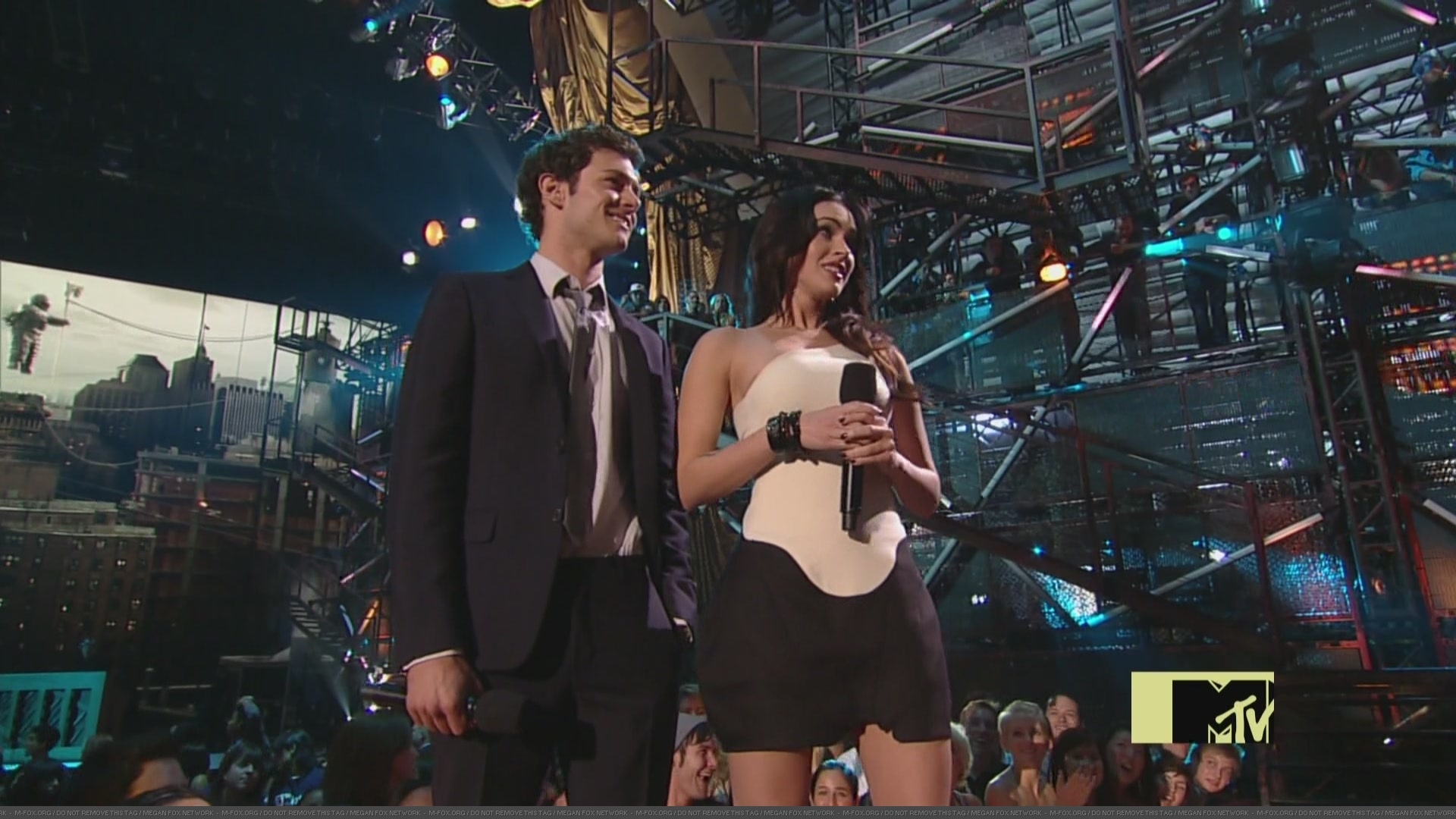 MTVVMA090020.jpg MTVVMA090020.jpg