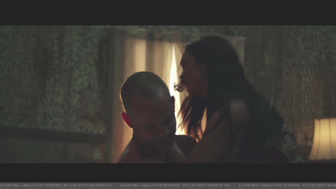 lovethewayyoulie013.jpg lovethewayyoulie013.jpg