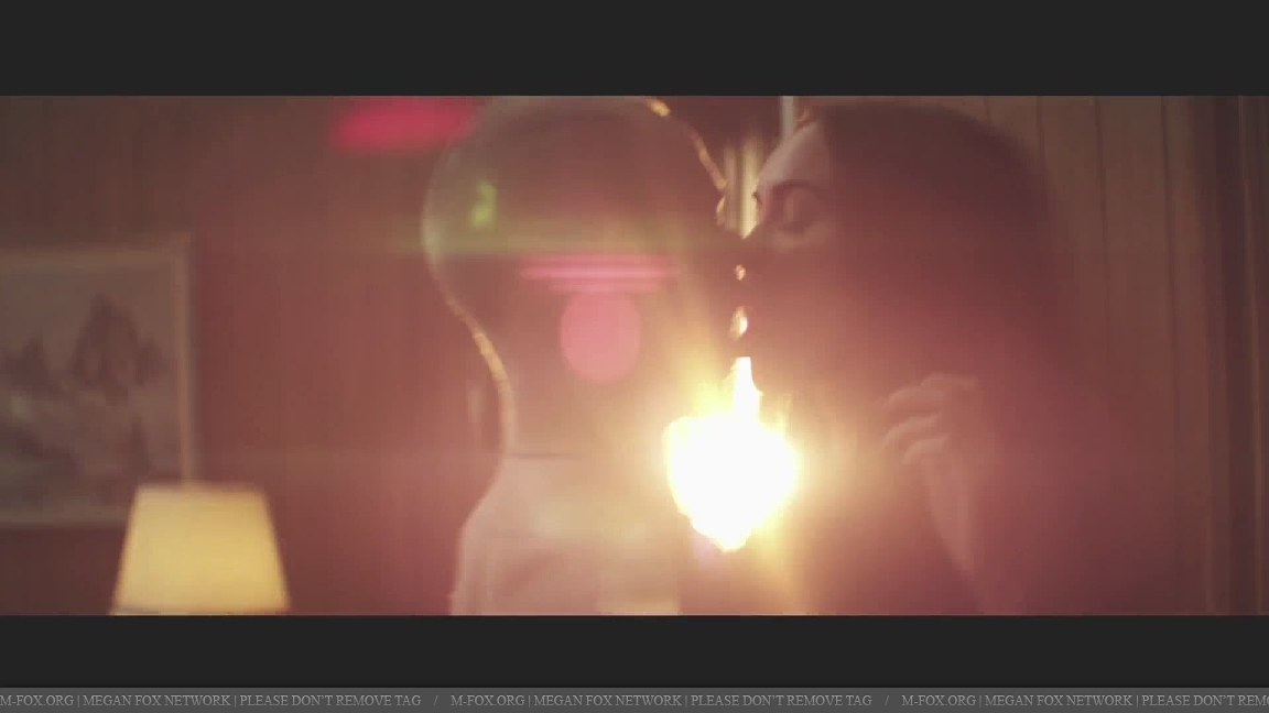 lovethewayyoulie032.jpg lovethewayyoulie032.jpg