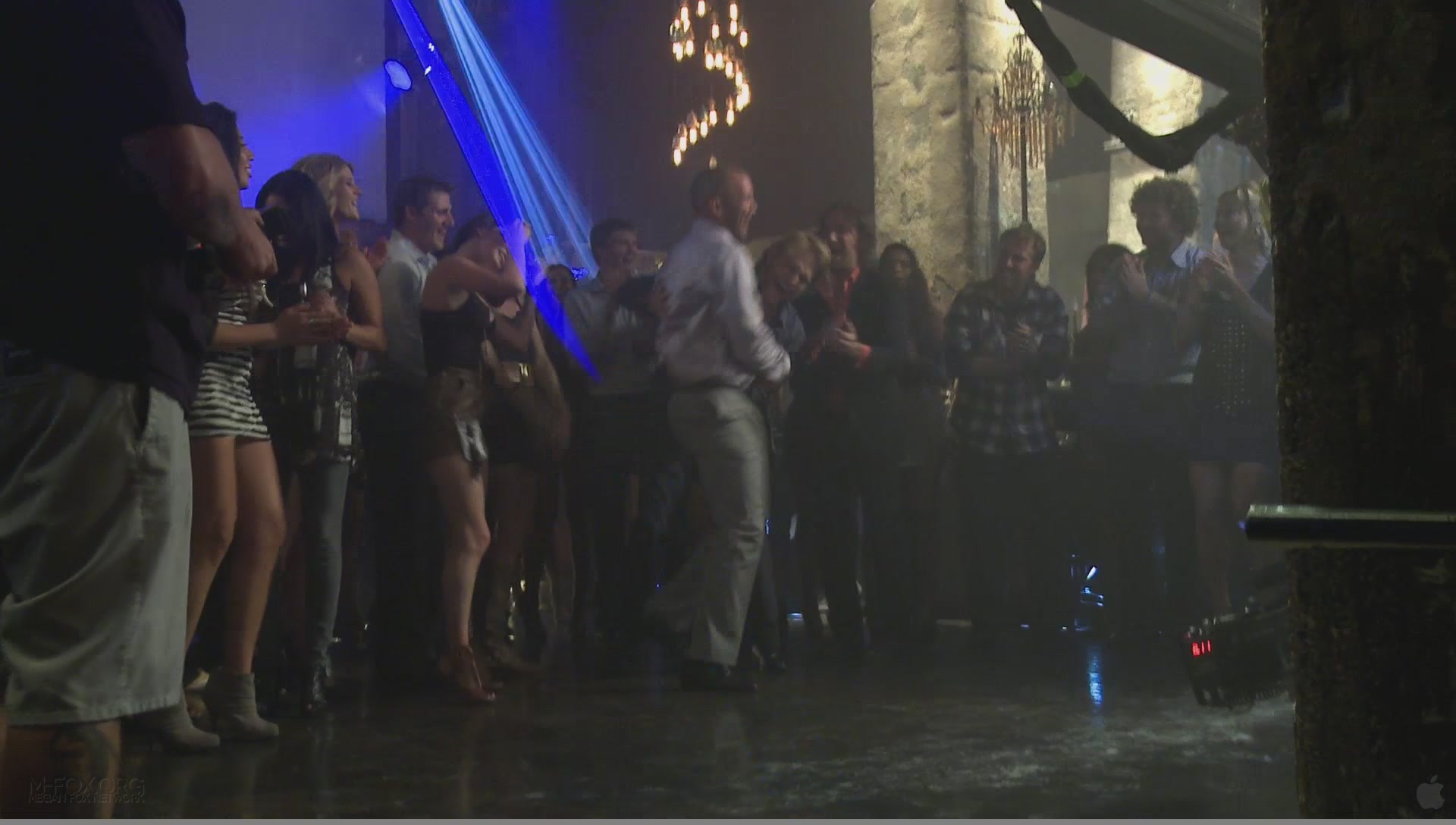 Dancingmachine0975.jpg Dancingmachine0975.jpg