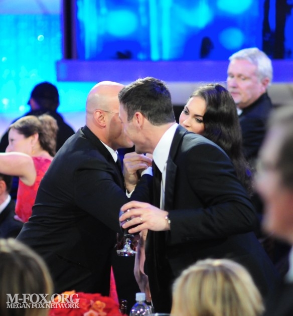 Goldenglobesinside03.jpg Goldenglobesinside03.jpg
