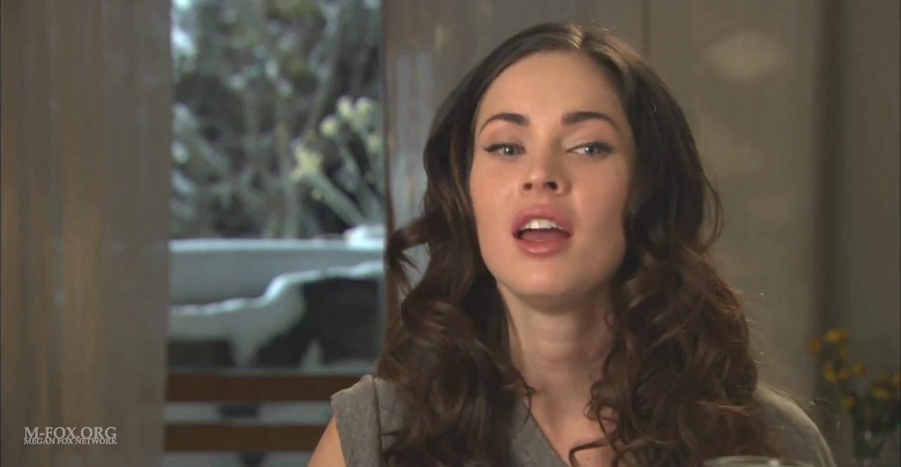 meganfoxpassionplayinterview0377.jpg