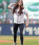 Megan_Fox_Throws_The_First_Pitch_In_Seoul082714003.jpg