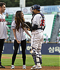 Megan_Fox_Throws_The_First_Pitch_In_Seoul082714016.jpg